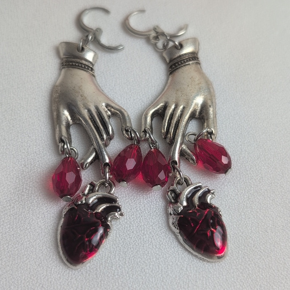 NICOLETTA CARLONE BLODDY HANDS EARING